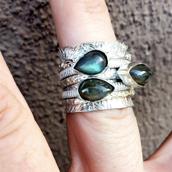 New Labradorite Silver Meditation Spinner Ring. - Picture 5 of 10
